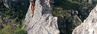 Escalade grande voie en falaise, Gorges du Tarn et de la Jonte avec BeAba activités pleine nature