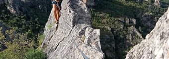 Escalade grande voie en falaise dans les Gorges du Tarn et de la Jonte - B&Aba activités pleine nature