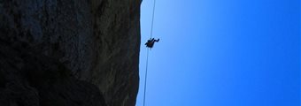 Cliff climbing in the Gorges du Tarn et de la Jonte - B&Aba outdoor activities