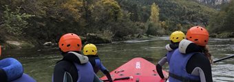Giant paddle in the Gorges du Tarn, group aquatic activity in nature, B&Aba outdoor sport in Aveyron